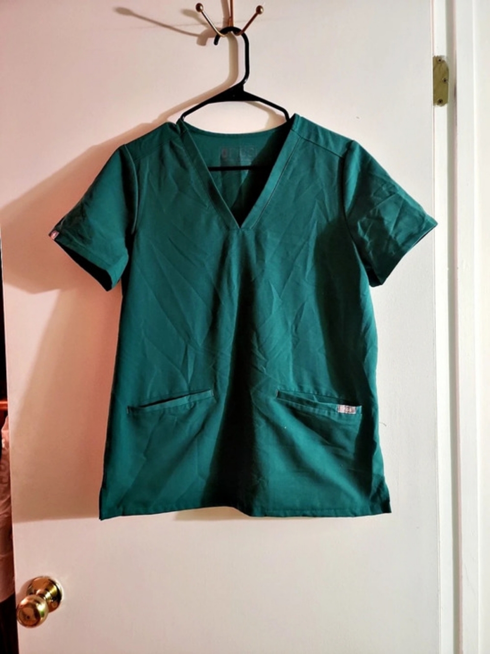 FIGS Casma Three-Pocket Scrub Top Hunter Green Small